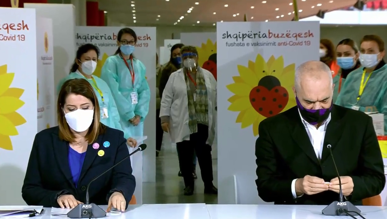 Nis procesi i vaksinimit në Shqipëri, Rama: Jam i lehtësuar, vaksinat dhuratë nga një vend i BE