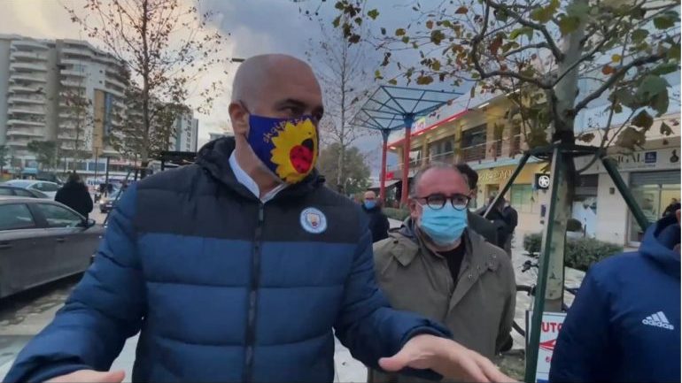 Rama në Vlorë: Reshjet intensive përmbysin edhe Parisin