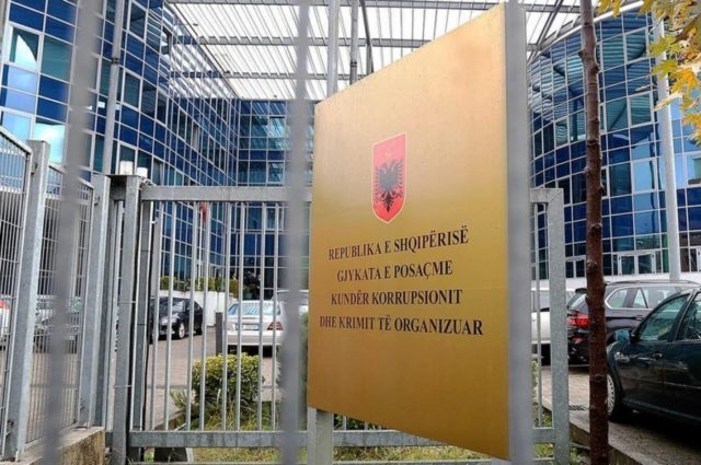 Emrat | SPAK lëshon 23 urdhërarreste për trafik droge, mes tyre edhe efektivë policie