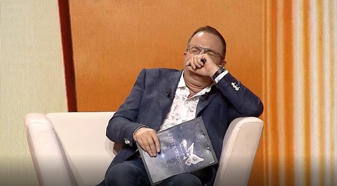 I del situata nga kontrolli, Ardit Gjebrea duke qeshur: Ju kërkoj ndjesë, nuk më ka ndodhur prej 9 vitesh