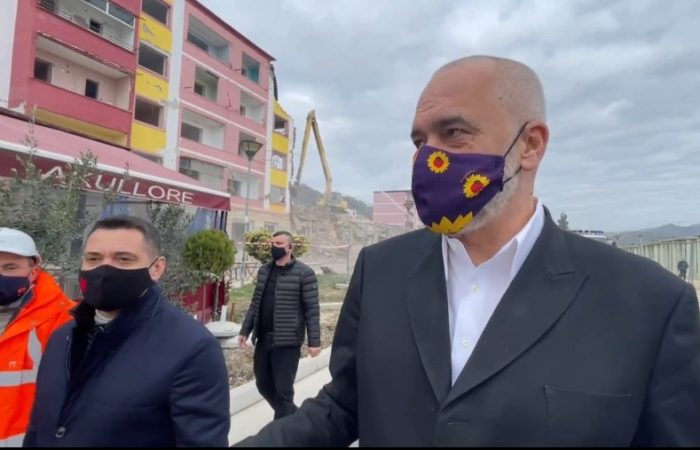 “Rrofsh sa malet”, Rama ia kthen urimin qytetarit në Vorë: Sa ta kemi kismetin