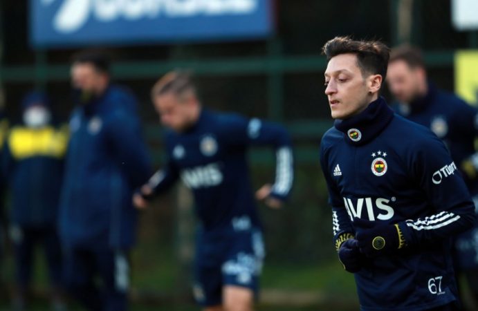 Özil lë përfundimisht Arsenalin, nis aventurën e re në Turqi