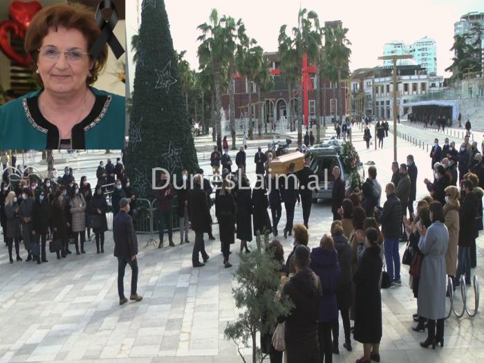 Dhimbje dhe lot, i jepet lamtumira e fundit biznesmenes Shpresa Prodani (VIDEO)