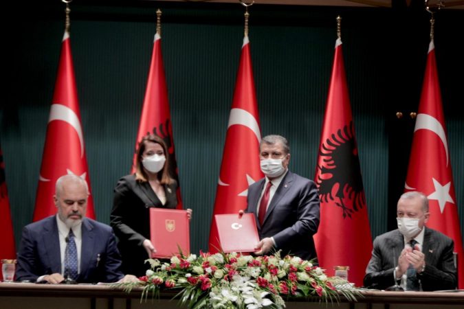 100 pacientë do të trajtohen falas në Turqi, firmoset marrëveshja e bashkëpunimit