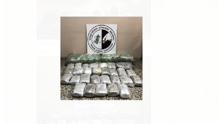 55 kg drogë në Kapshticë, arrestohen 2 shqiptarë/ Do ta çonin dërgesën në Athinë