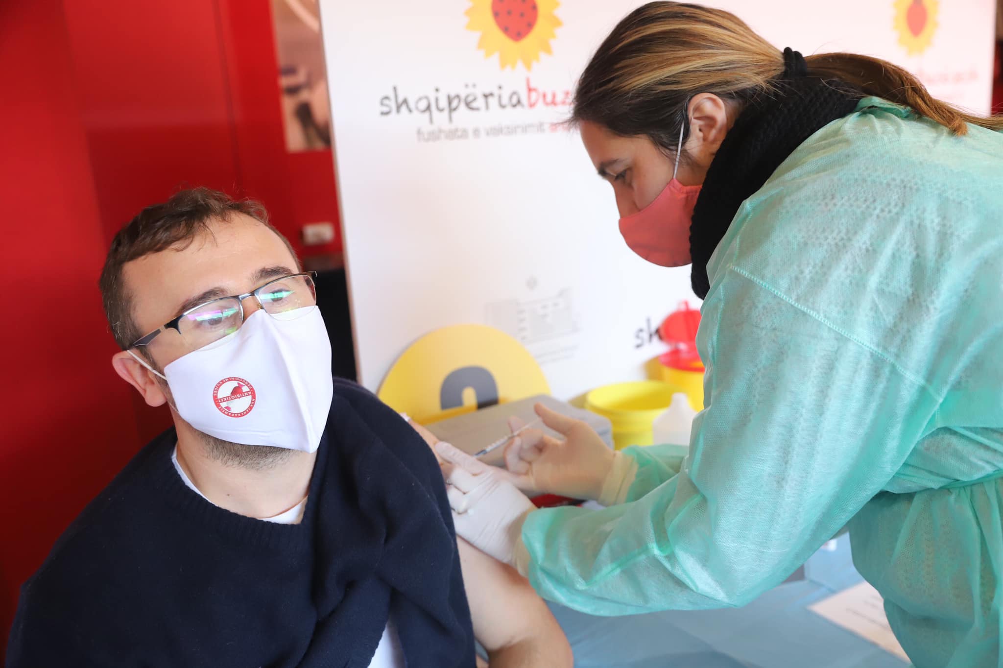 Manastirliu: Ja sa mjekë e infermierë kanë marrë dozën e parë të vaksinës Pfizer