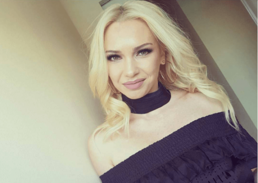 Xhemi Shehu ndan foton e rrallë me bashkëshortin