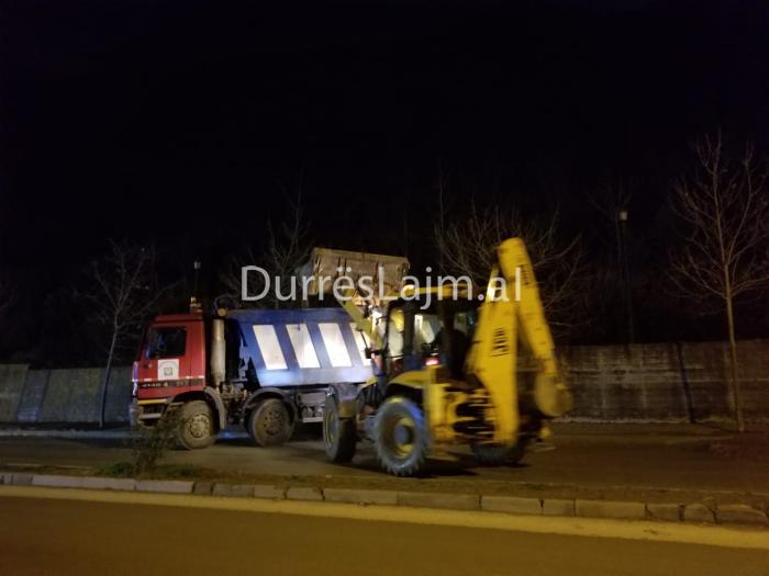 Nis pastrimi i rrugës së Currilave (VIDEO)