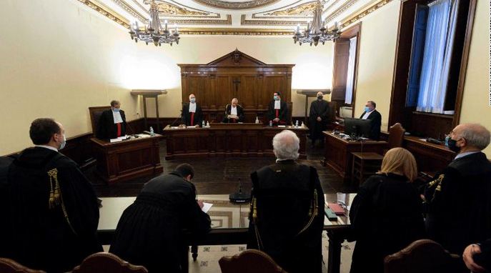 Kreu i bankës së Vatikanit dënohet 9 vjet burg për përvetësim, pastrim parash