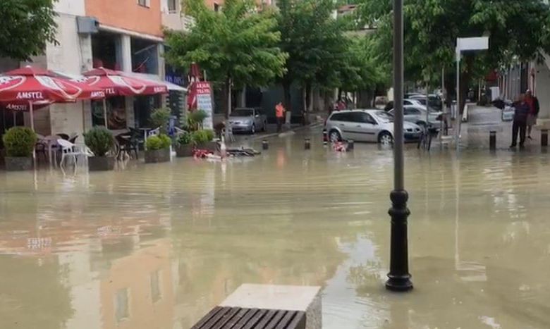 Për 5 ditë nën “pushtetin” e shiut, qarqet ku reshjet do të jenë intensive