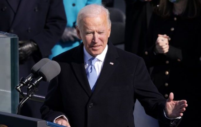 Biden bën lëvizjen e parë si President