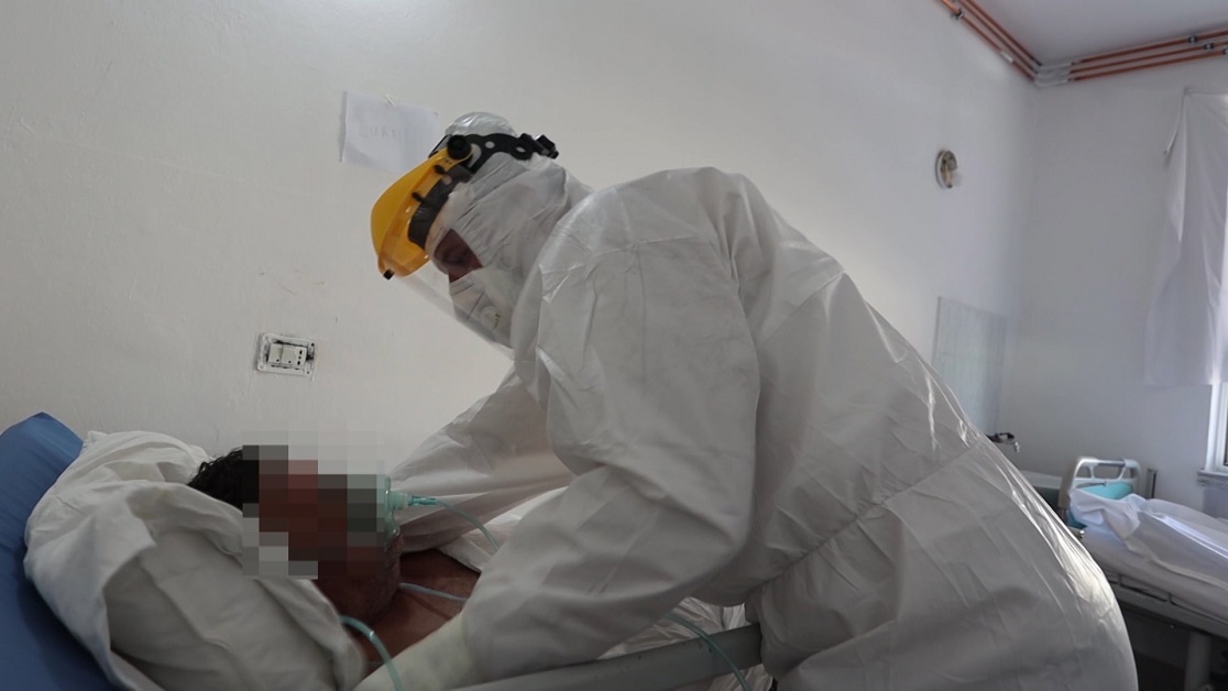 725 raste me COVID dhe 7 viktima, 43 të infektuar raportohen nga Durrësi