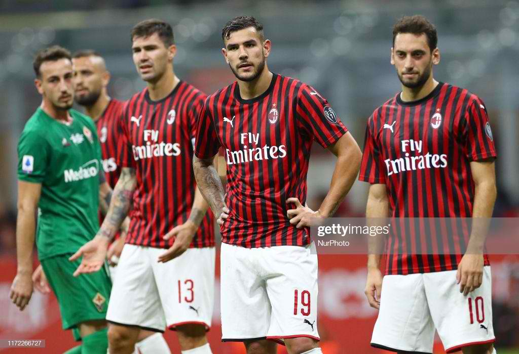 COVID “ngacmon” sërish Milanin, dy lojtarë pozitivë te kuqezinjtë