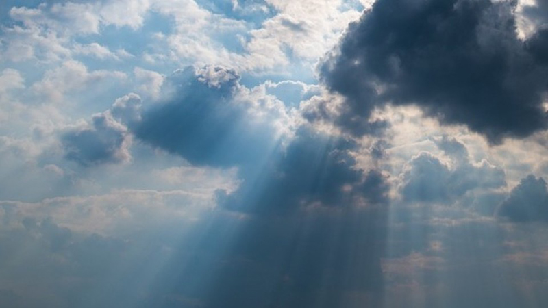 Ulje temperaturash dhe diell, njihuni me parashikimin e motit