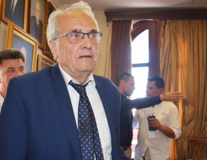 I vodhi 550 mijë euro kryebashkiakut grek, 31-vjeçari shqiptar dënohet me 12.5 vite burg