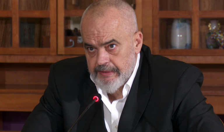 Komentuesit kritikojnë Ramën, reagon kryeministri: Mos i fusni në një thes të gjithë!