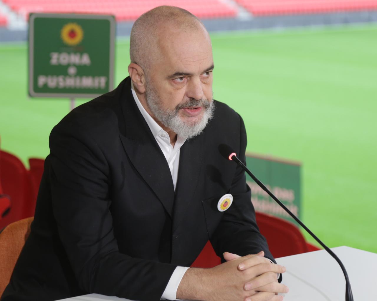 Si erdhi vaksina në Shqipëri? Rama ironizon: Me kuaj e mushka!