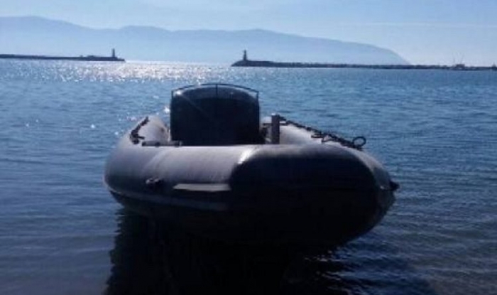 Gjendet një gomone e braktisur më tre motorë në det