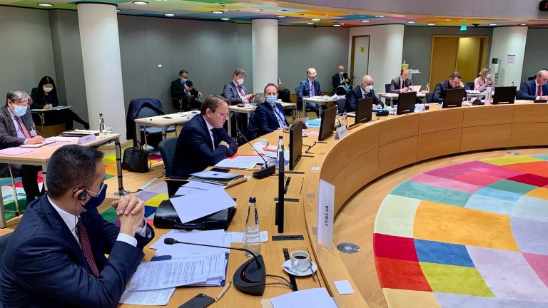 Varhelyi në Këshillin Europian: Theksoj nevojën për të siguruar qasje të shpejtë të vaksinave për rajonin e Ballkanit Perëndimor