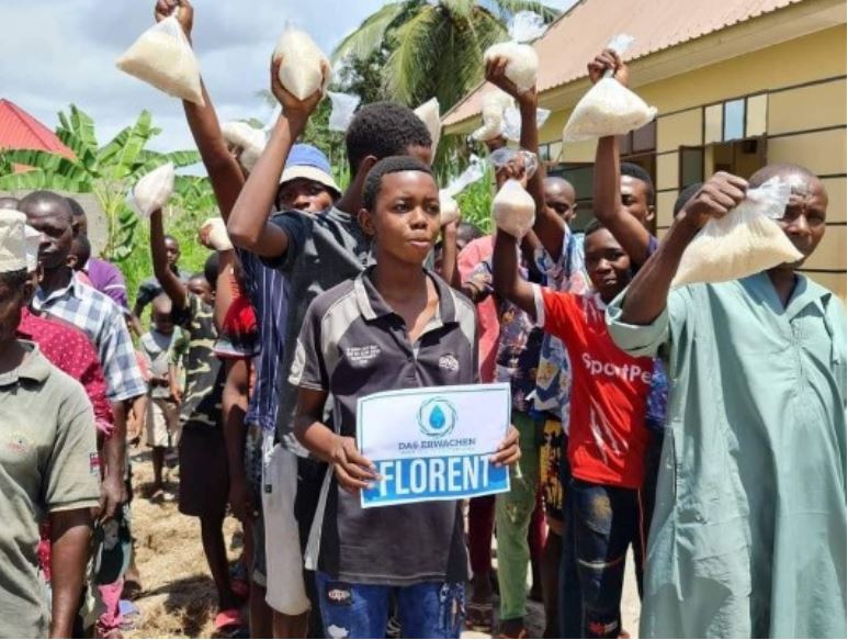 Humanizmi i futbollistit 22-vjeçar shqiptar, ndërton burim uji në Tanzani