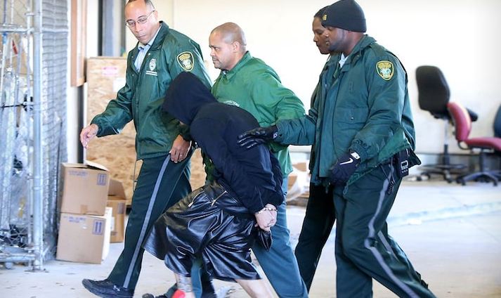 “Mos lejoni që turpi t’ju shkatërrojë”, Justin Bieber kthehet në adoleshencë dhe kujton momentin e arrestimit