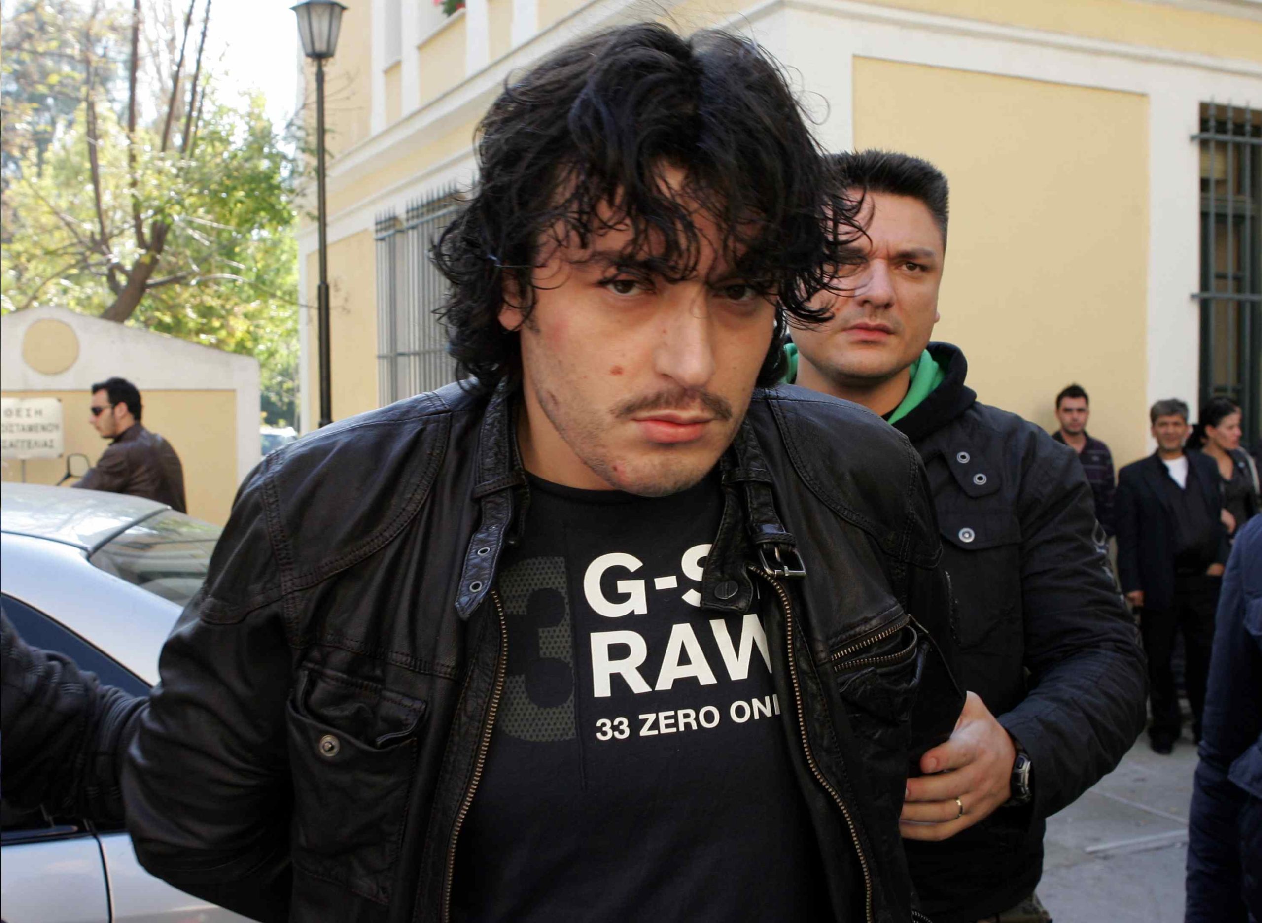 “Mbreti” shqiptar i arratisjeve trondit policinë greke!