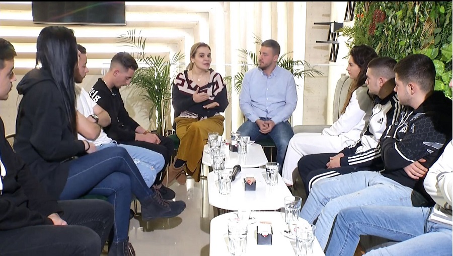 Takimi me votuesit për herë të parë/ Kryemadhi: Prioriteti ynë, përfshirja e të rinjve në politikë e vendimmarrje