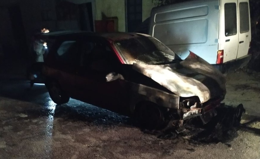 Shpërthim i fuqishëm në makinën e gazetarit grek, shënjestra dyshohet se ishte prezantuesi i emisionit