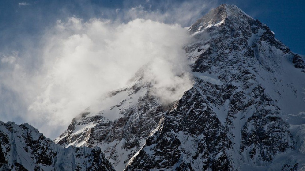 10 alpinistë shkruajnë historinë, ngjisin majën më të vështirë në botë