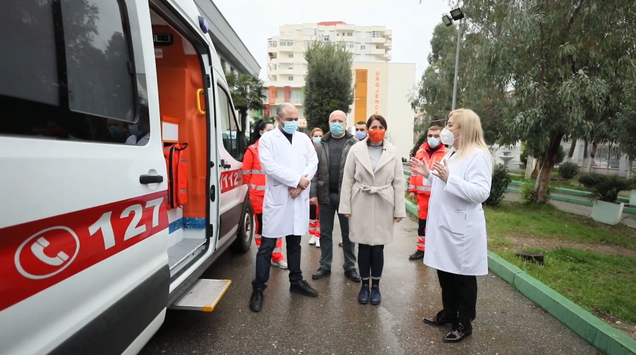 Nis nga Durrësi shpërndarja e autoambulancave të reja, Manastirliu: Po rrisim kapacitetet për të përballuar çdo skenar