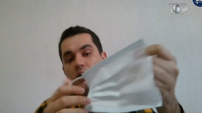 Ekspertët ngrenë alarmin: Maskat e zeza mund të helmojnë