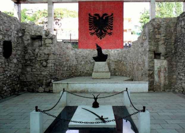 Rama përkujton 553-vjetorin e vdekjes së Heroit Kombëtar, Gjergj Kastrioti