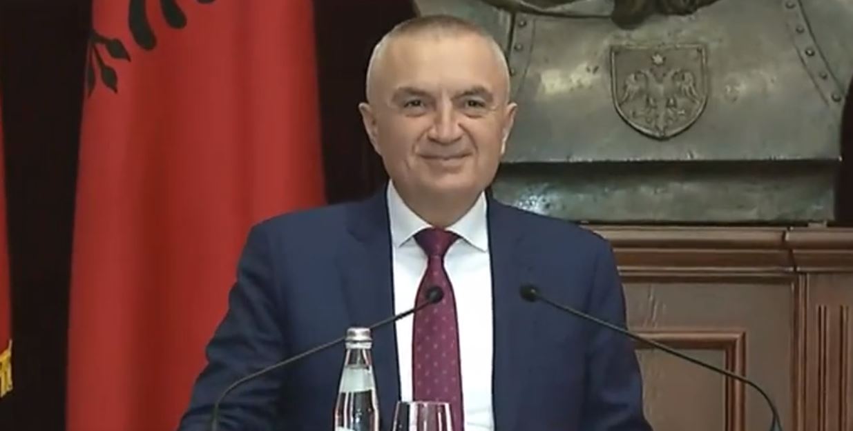 U vonua 15 minuta në konferencë, Meta: Ikën dritat në Presidencë, ka nisur edhe OSHEE fushatë elektorale