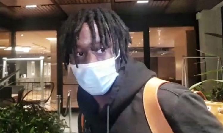 Milani bën goditjen e parë, mesfushori mbërrin për vizitat mjekësore