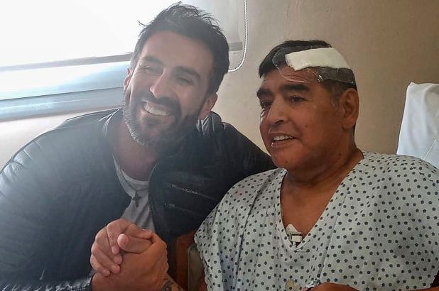 Mjeku i Maradonës nën akuzë, falsifikoi firmën e legjendës argjentinase!