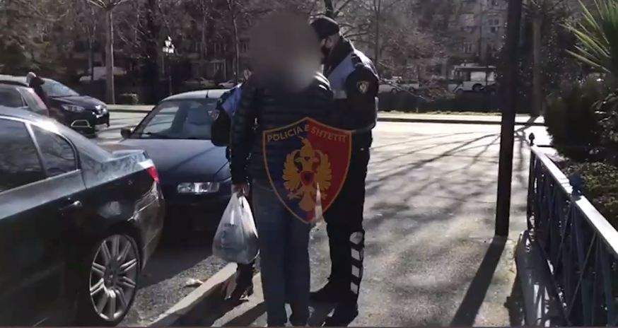 Lëviznin pa maska në rrugë, gjobiten 47 persona. Ndëshkohen 12 qytetarë që lëviznin pas orës 22:00