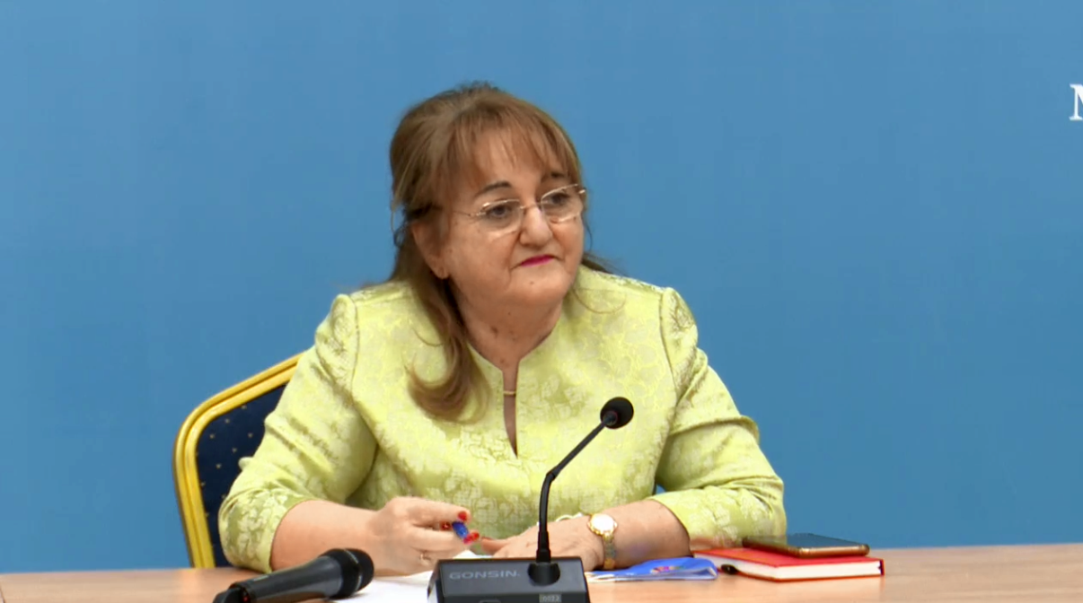 Ora policore mbetet në fuqi, universitetet online dhe fluturimet me Anglinë të pezulluara