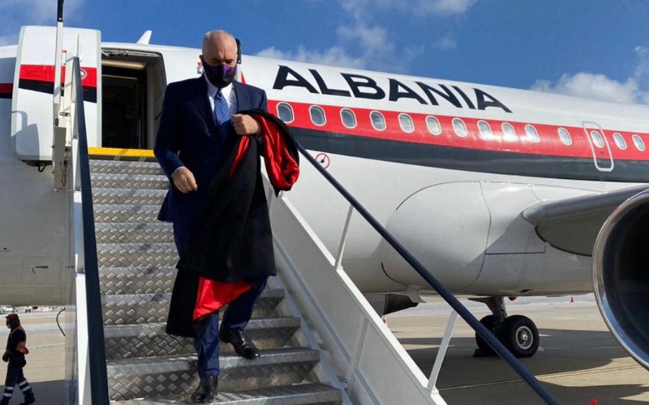 Rama publikon foton: Në Athinë për drekë pune me Mitsotakis, do diskutojmë për…