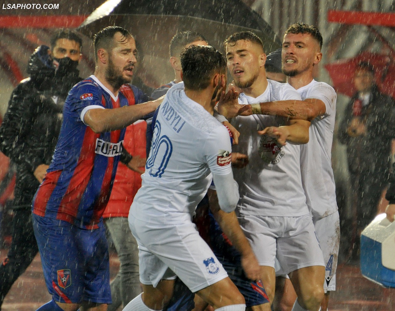 Rekord kartonësh në javën e 13-të të Superiores, 34 të verdhë dhe tre të kuq