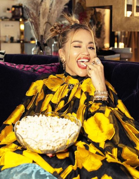 Theu rregullat antiCovid, fansat kërkojnë që Rita Ora të heqë dorë nga “The Masked Singer”