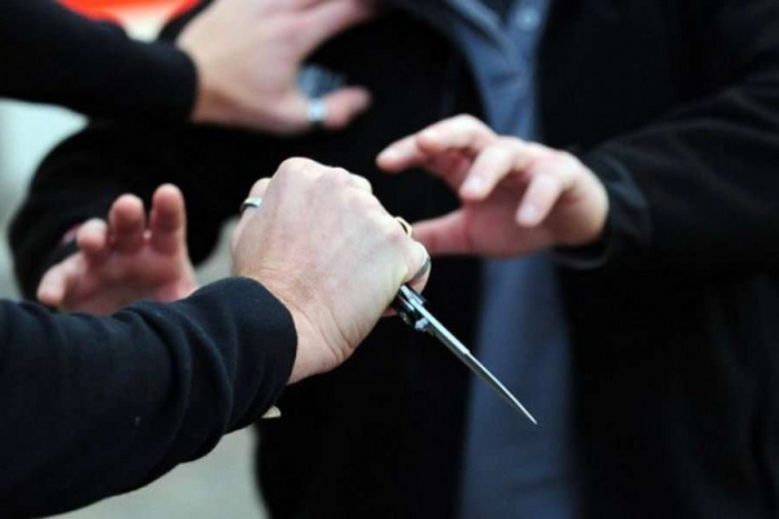 Plagosi me thikë 19-vjeçarin, arrestohet 28-vjeçari në Durrës