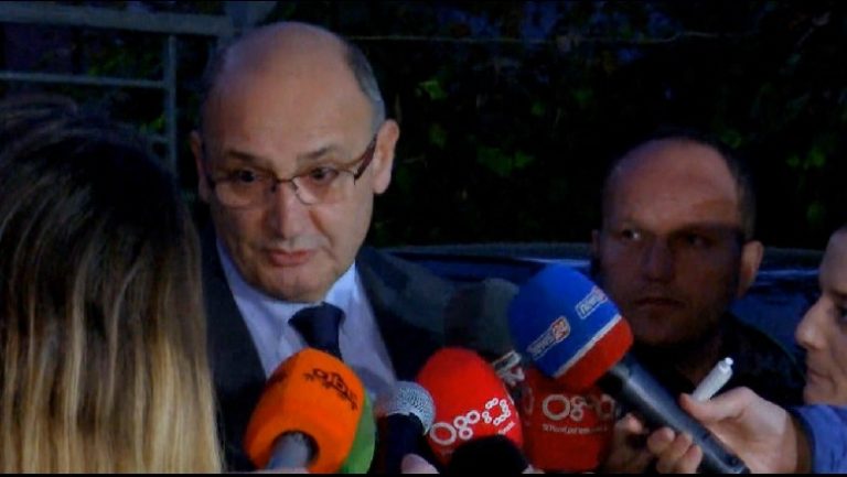 “Hiq dore sa nuk është vonë”, kërcënohet avokati mbrojtës i Emiljano Shullazit, Vladimir Meçe