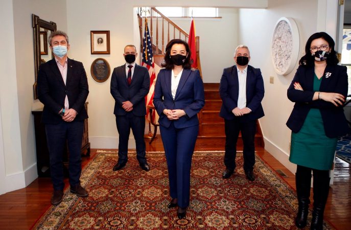 Ambasadorja Yuri Kim: Udhëheqësit e partive të sigurojnë lista të pastra