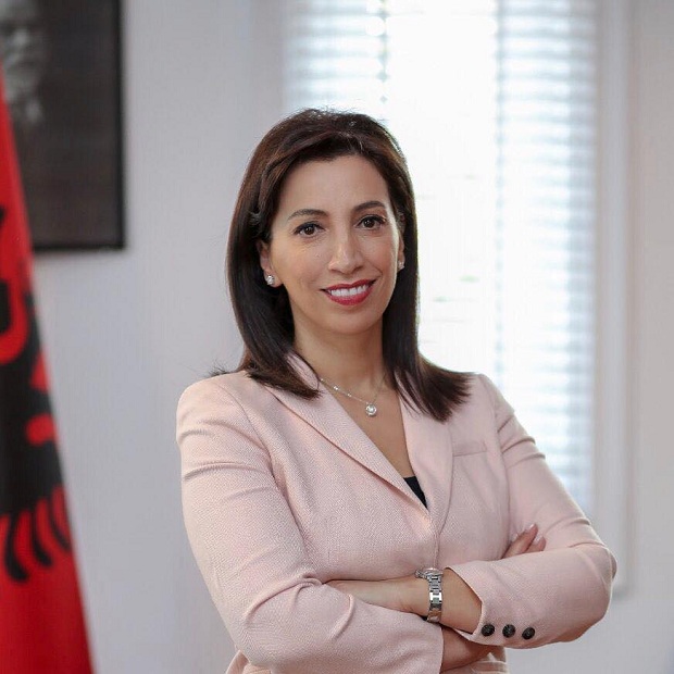 Infektohet me Covid-19,  ministrja e Arsimit: Jam karantinuar, po ndjek udhëzimet e mjekëve