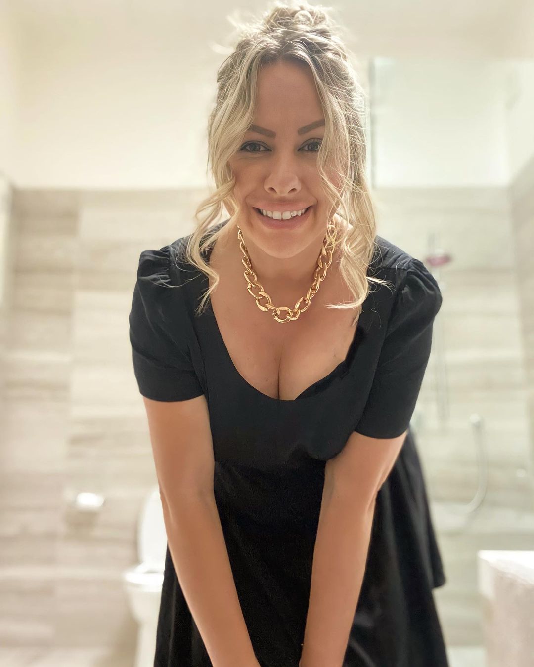 “90s baby”, Vesa Luma pret flokët shkurt