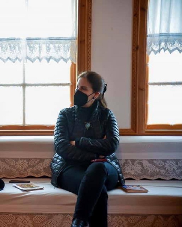 Ish-ministrja Mirela Kumbaro me Covid-19: Radha ime të provoj efektet negative të statusit “pozitiv”