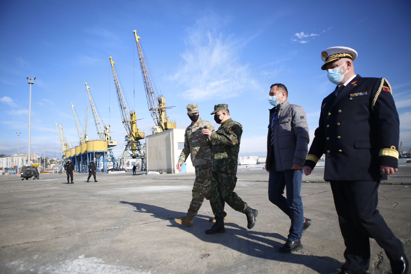 Gjenerali i NATO-s vizitë në portin e Durrësit: Do të jetë një nyje e rëndësishme për aleancën