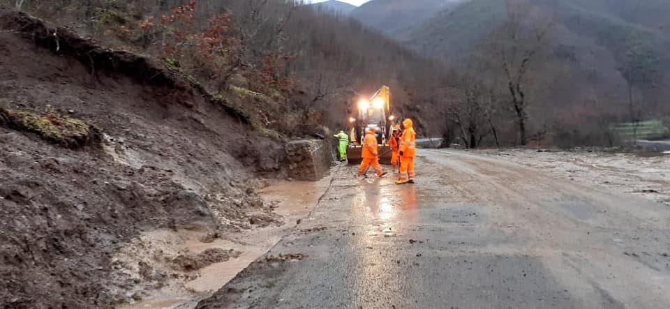 Rrëshqitje dherash nga moti i keq, ARRSH: Akset rrugore ku shoferët duhet të kenë kujdes