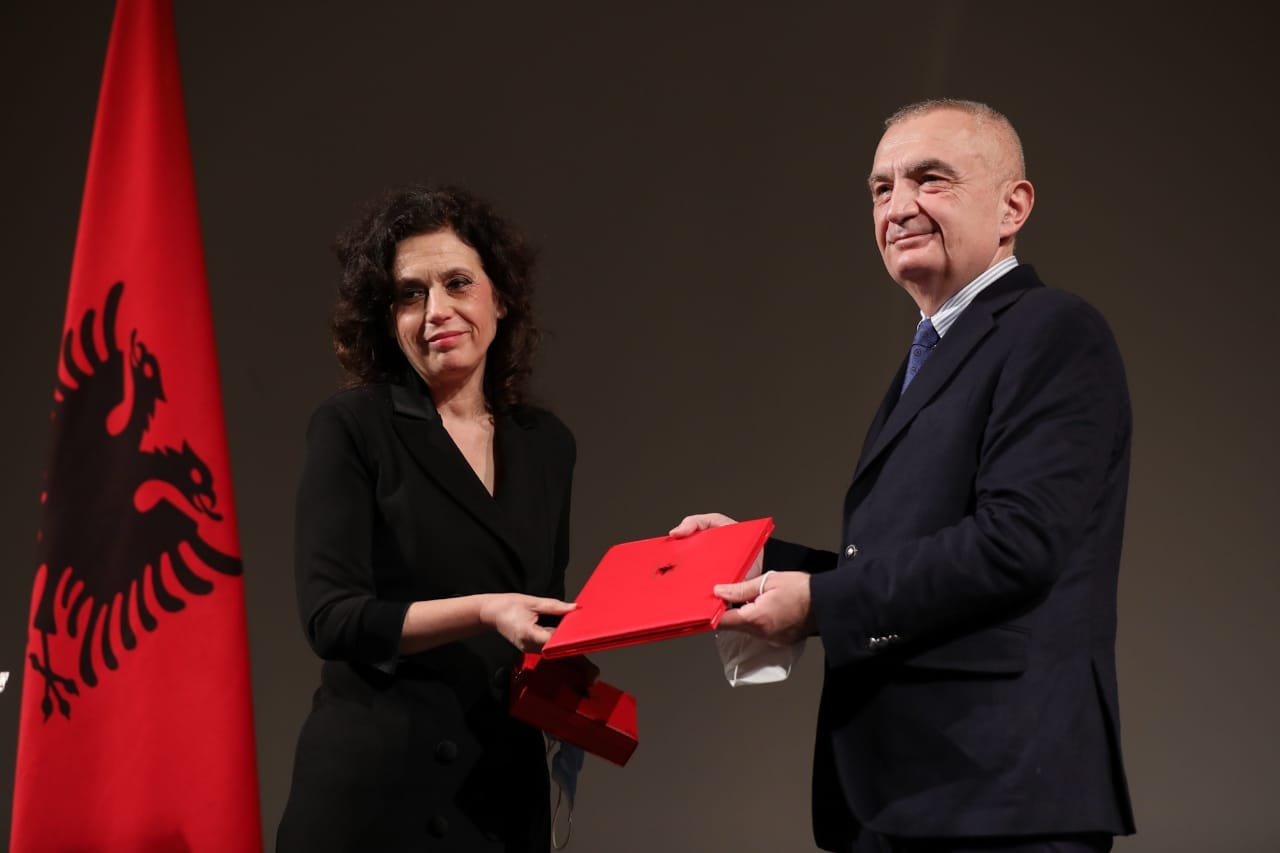 Durrës, Meta nderon arkeologun Vangjel Toçi me dekoratën “Nderi i Kombit”