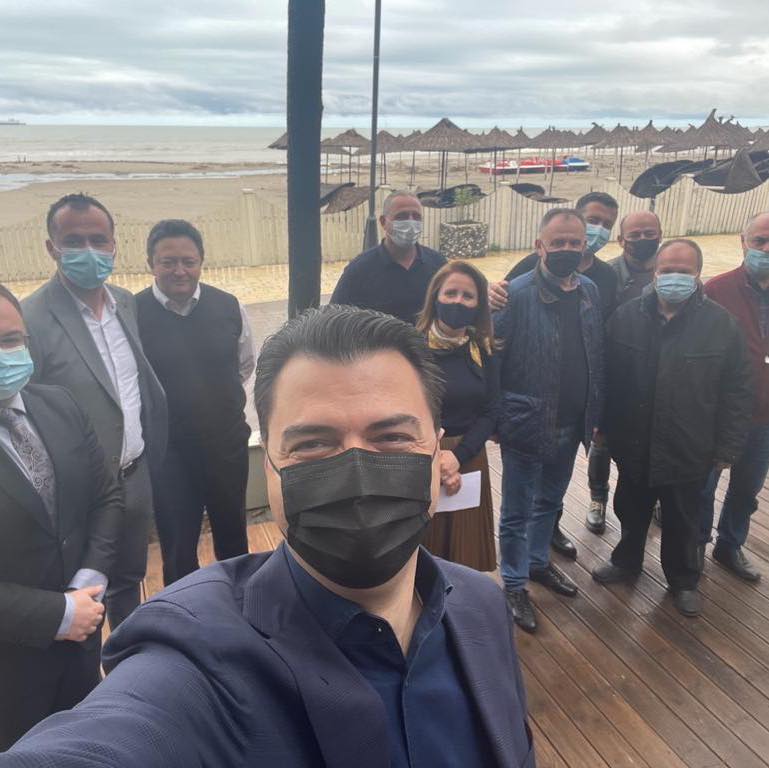 Basha takim të rëndësishëm me biznesmenë të fushës së turizmit në Durrës